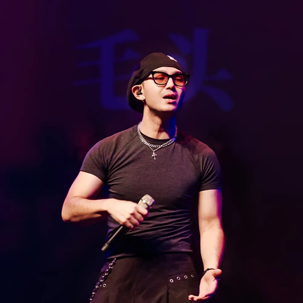毛头（Mao）在 KZ Shanghai 舞台上演出