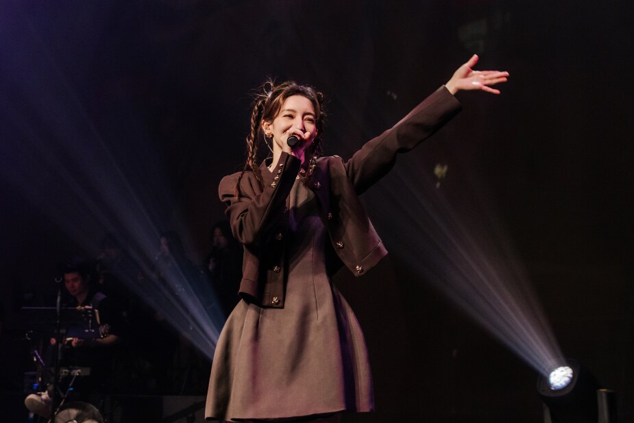 梁心颐 performing on stage at KZ Shanghai