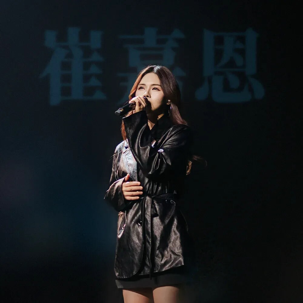 崔嘉恩（Grace）在 KZ Shanghai 舞台上演出
