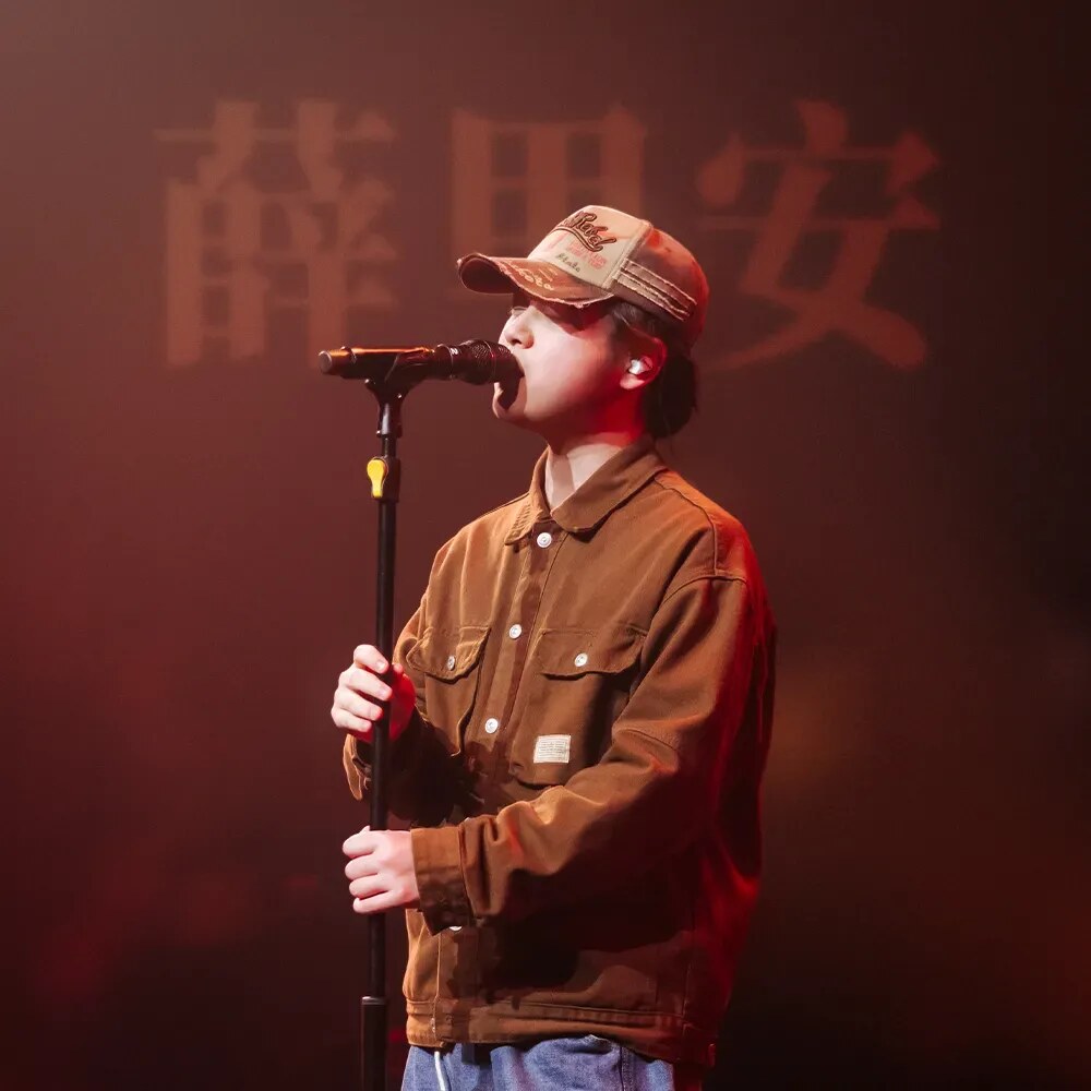 薛里安（Victor）在 KZ Shanghai 舞台上演出