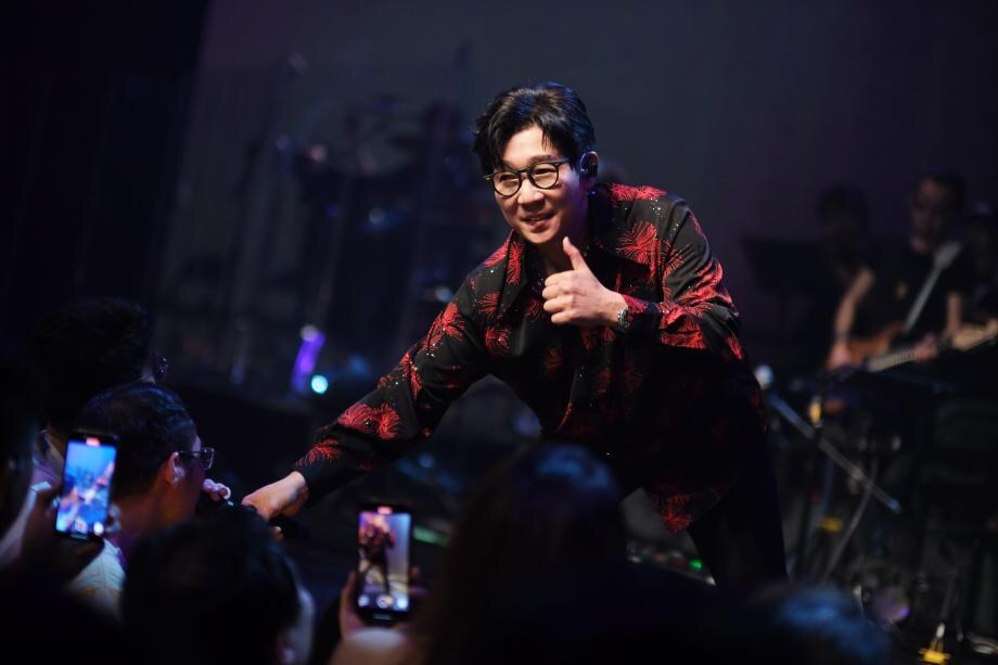 品冠 performing on stage at KZ Shanghai